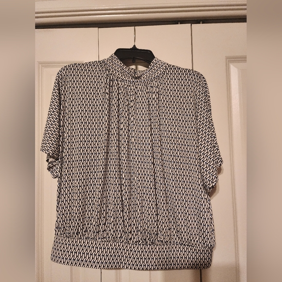 Worthington Crop Style Dress shirt- Size L, never worn - Picture 1 of 2